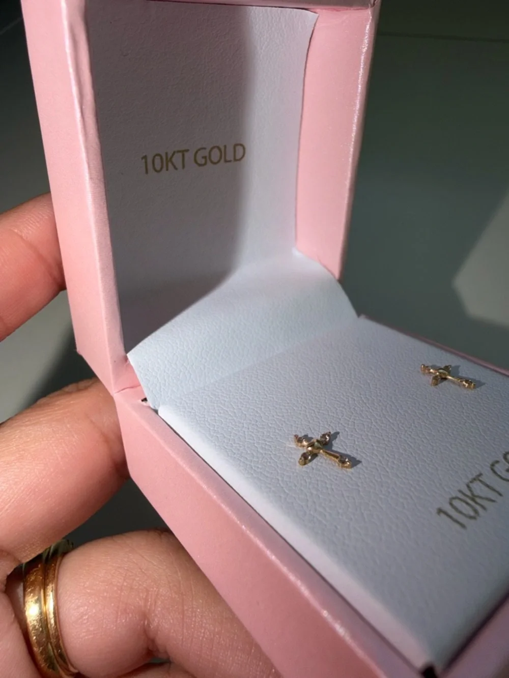 10KT Gold Cross Stud Earrings heart Religious Minimal set in pink gift box NEW - Picture 8 of 13